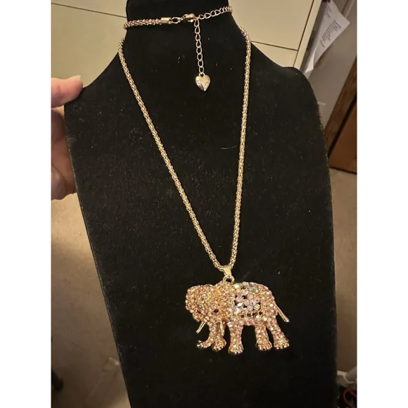 Marked Betsy Johnson Rhinestone Elephant Goldtone Statement Necklace Pendant 28” - Picture 2 of 15